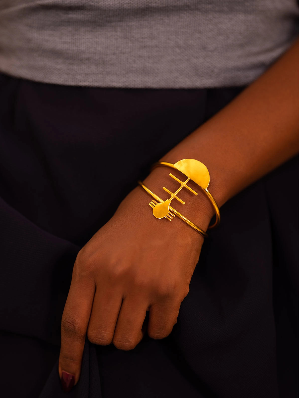 Bracelet kora bronze design faitmain artisanat senegal afrique