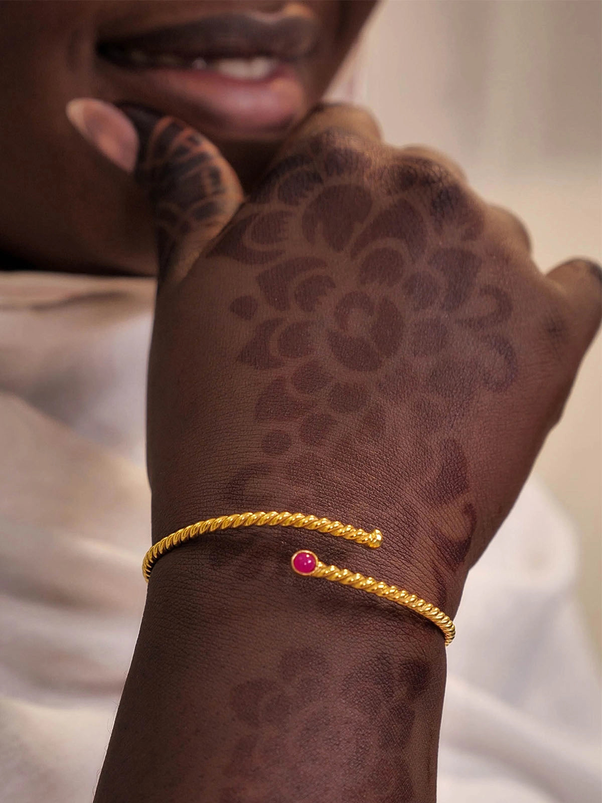Bracelet raw bronze design faitmain artisanat senegal afrique
