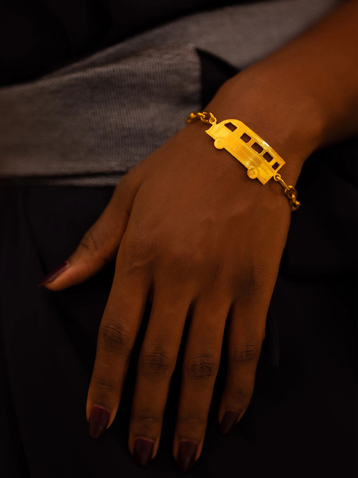 Bracelet teranga bronze design faitmain artisanat senegal afrique