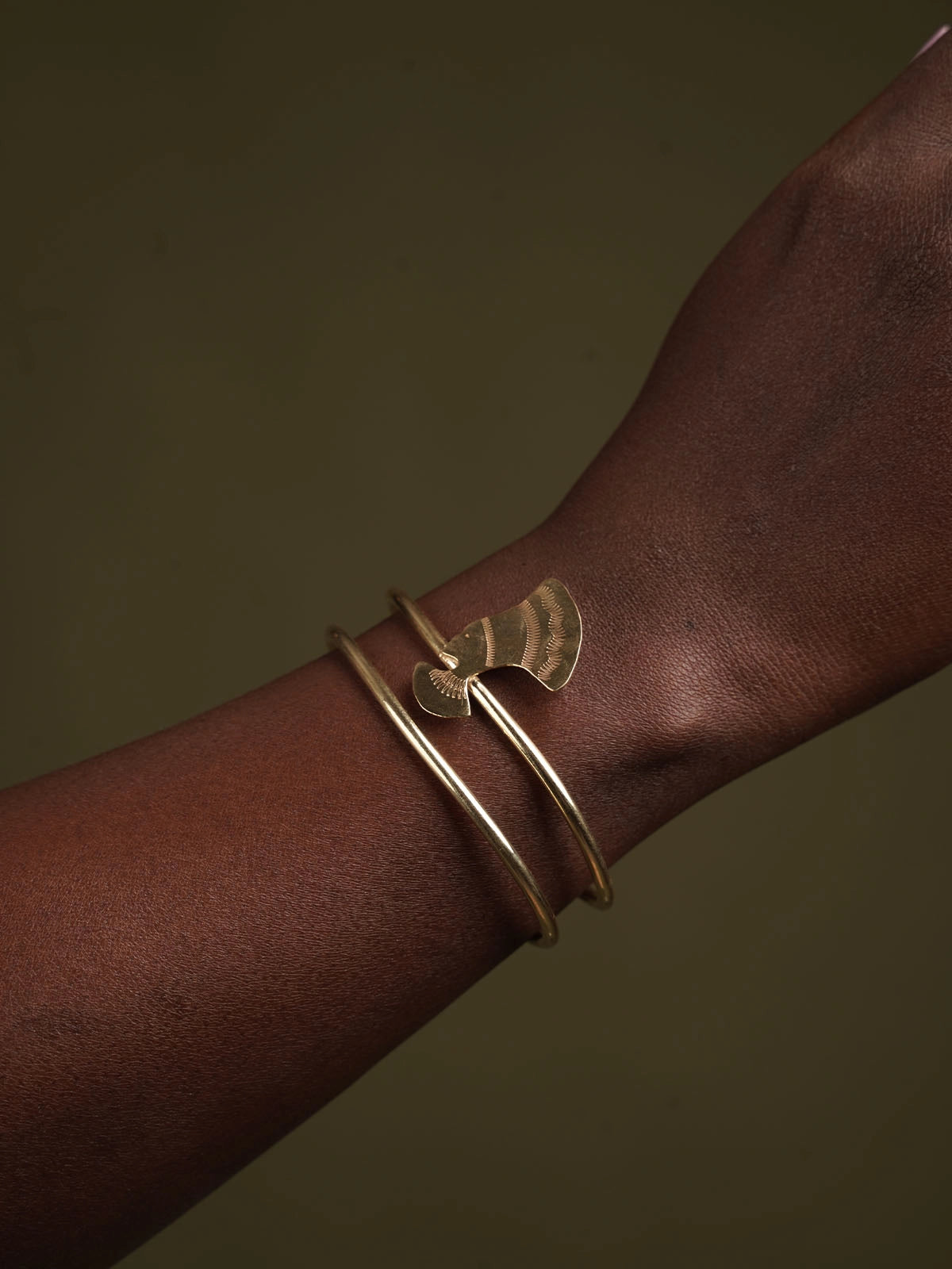 Bracelet zulu bronze design faitmain artisanat senegal afrique