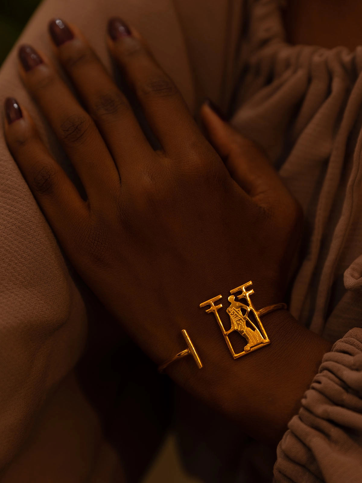 Bracelet minon bronze design faitmain artisanat senegal afrique