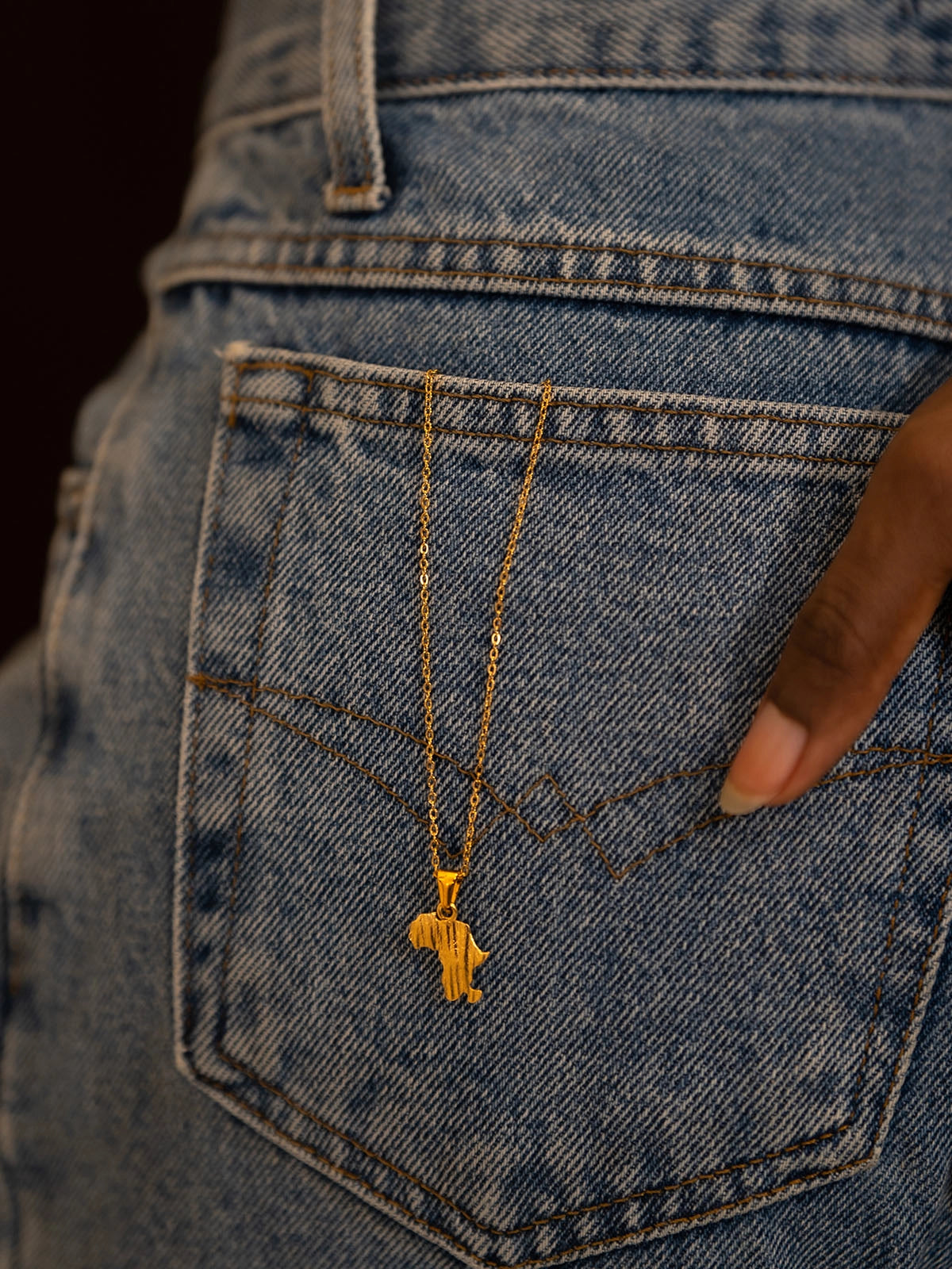 pendentif mother bronze artistanat bijouterie afrique senegal faitmain